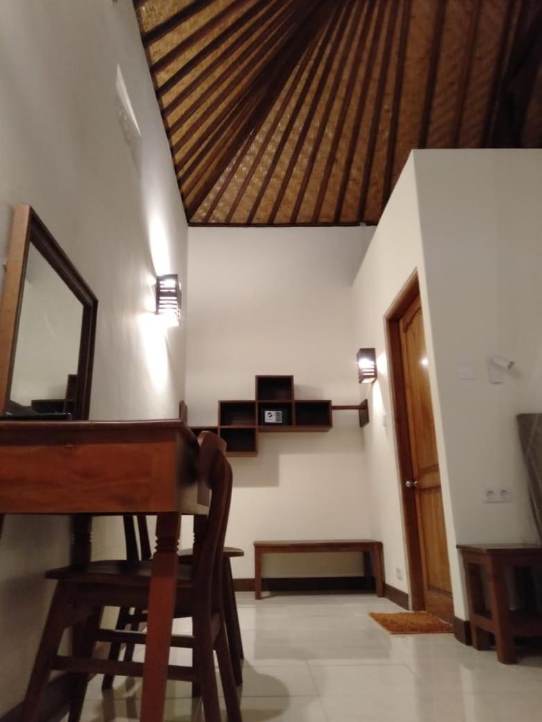 Batu Ampar Menjangan Hotel Banyuwedang Exterior foto