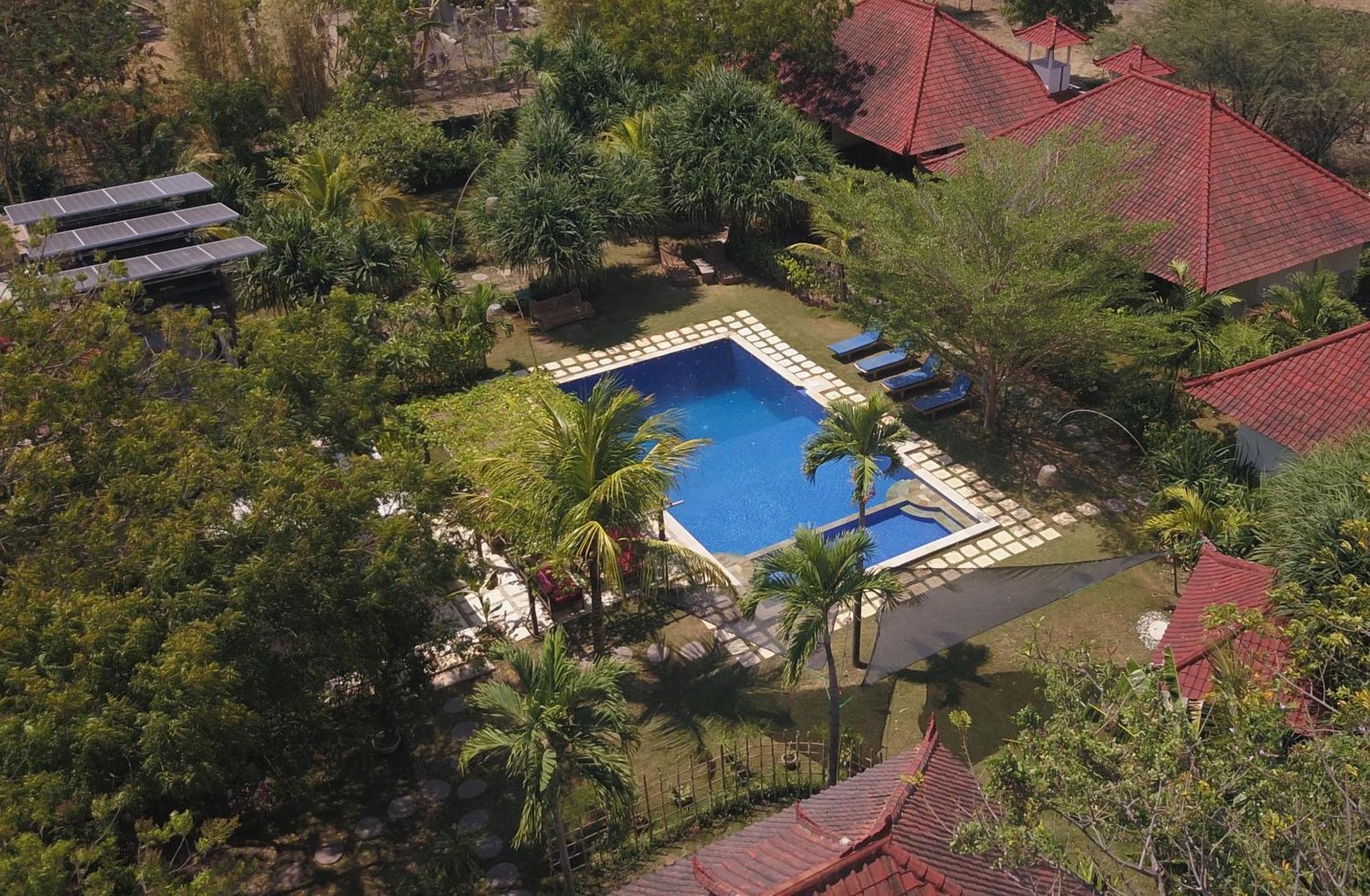Batu Ampar Menjangan Hotel Banyuwedang Exterior foto
