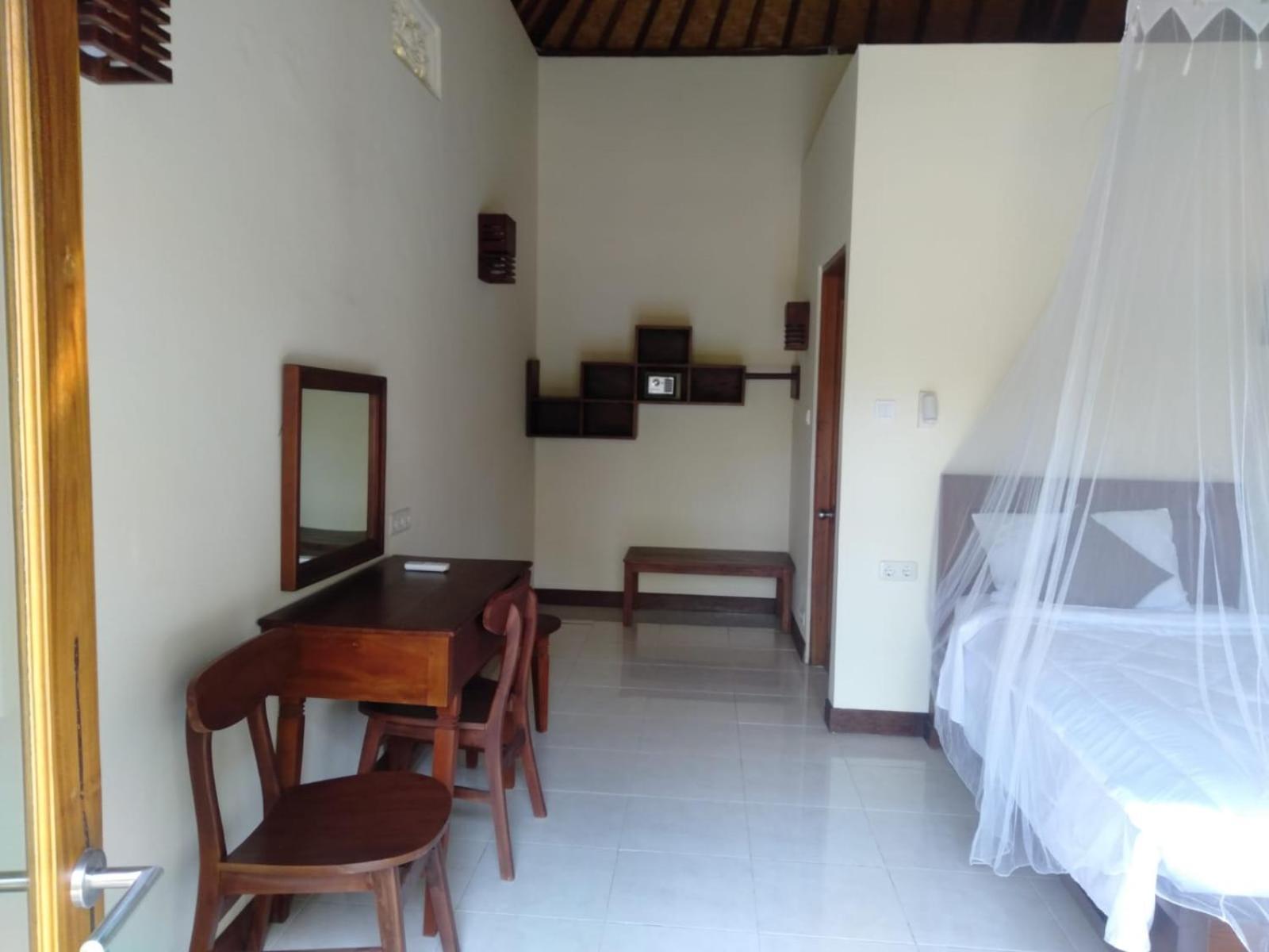 Batu Ampar Menjangan Hotel Banyuwedang Exterior foto