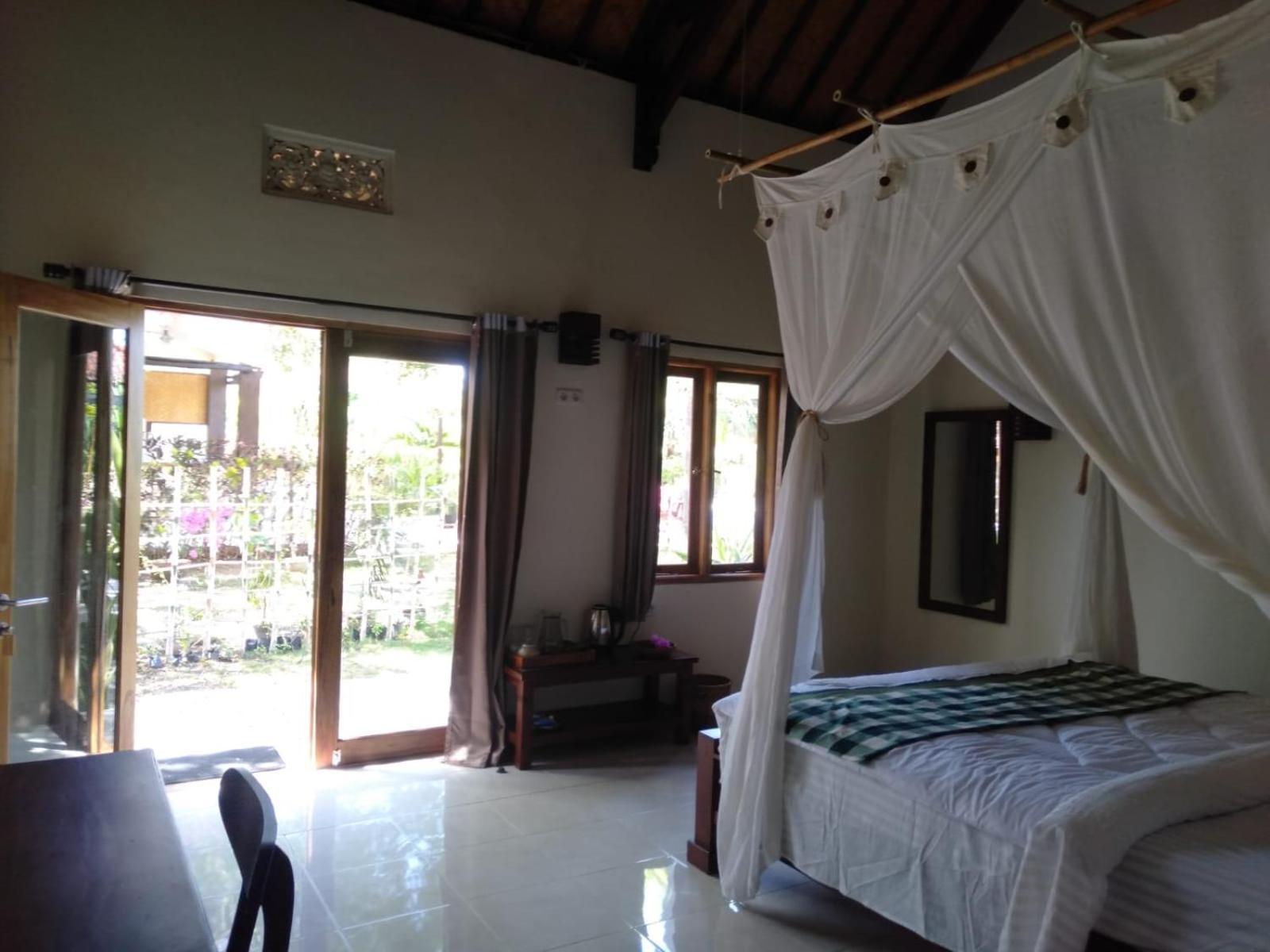 Batu Ampar Menjangan Hotel Banyuwedang Exterior foto