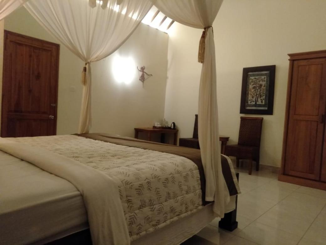Batu Ampar Menjangan Hotel Banyuwedang Exterior foto
