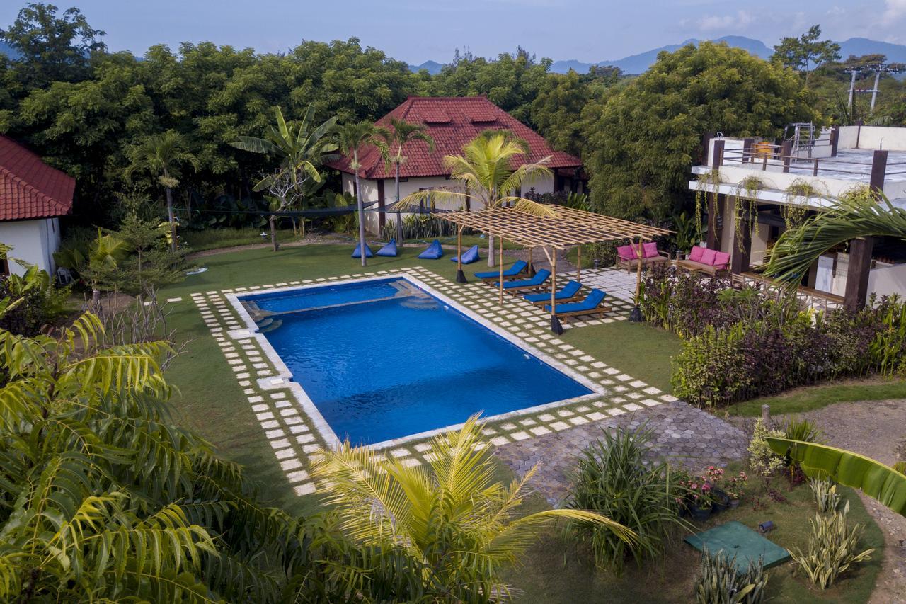 Batu Ampar Menjangan Hotel Banyuwedang Exterior foto